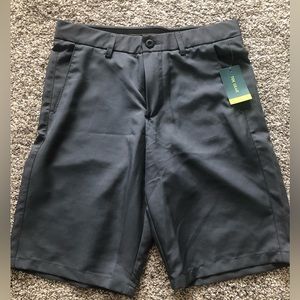 Men’s golf shorts
